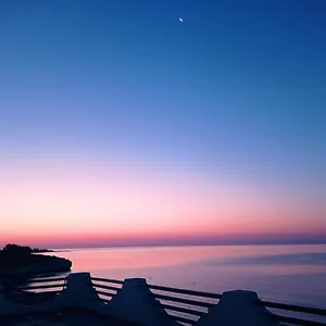 La Riva Guest house